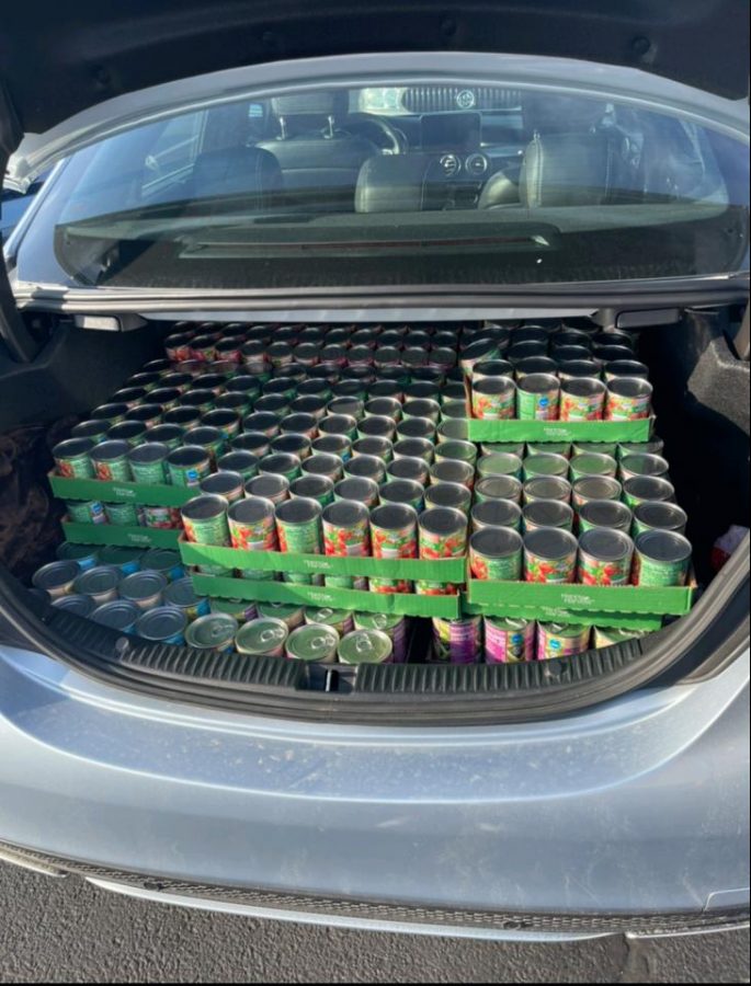 Senior Hiba Ayub loaded up her car with hundreds of cans 
in order to assist the seniors in claiming victory. Totals were 
close between the juniors and seniors, therefore many 
students were rushing to buy as many food items as possible.
