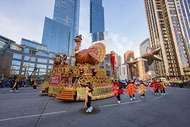 Macy’s Thanksgiving Parade kicks off holiday season