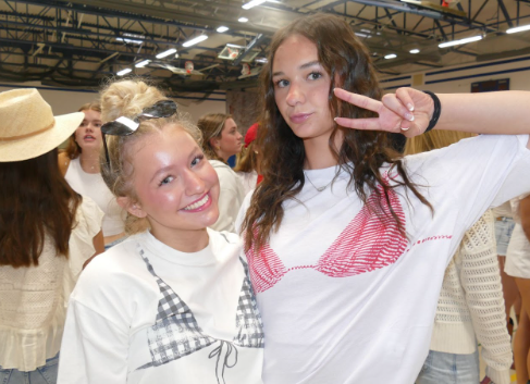 Senior Morgan Sadelski and Annebelle Dierking dress up in their West Coast gear for Wild West vs. West Coast Day. 
